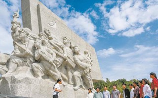 民族自强——小村庄里的奇迹（自力更生，铸就幸福家园）