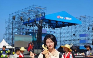 以有意义的表演为主题的小故事（一个热爱音乐的街头艺人和他的音乐梦想）