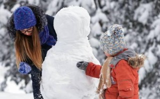 银装素裹下的冬天趣事(雪中狂奔,暖心慈善,冰上嬉戏) 银装素裹下的冬天趣事(雪中狂奔,暖心慈善,冰上嬉戏)