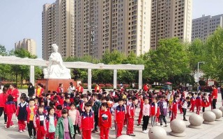 拥抱温暖的老师（教育不仅是知识传授，更是人生指导）