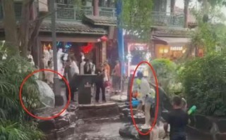 打水仗乐趣无穷(一个孩子的夏日记忆) 打水仗乐趣无穷(一个孩子的夏日记忆)