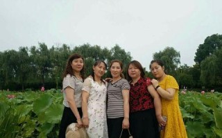 友谊的力量——与你同行(一位失去双腿的姑娘和她最好的朋友) 友谊的力量——与你同行(一位失去双腿的姑娘和她最好的朋友)