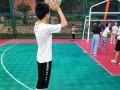 我是一名中学生，一天下课后，和同学们聚在教室里，讨论着接下来的课外活动。