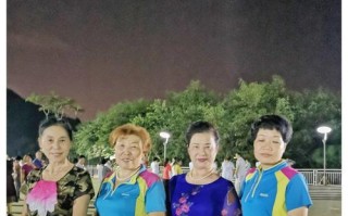 无私奉献的老师（一位老师用心的教育之旅）