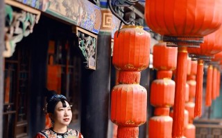 悲伤时光下的坚强与希望（一个女孩的成长之路）