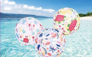 海洋的五彩斑斓（一个小女孩的海洋探险之旅）