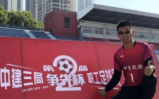 风雨中的英雄（他用爱和勇气，守护着那份坚定的信仰）