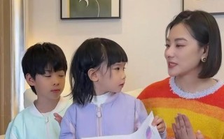 妈妈是个多才多艺的女孩子（一位既是教师、又是画家、厨师和设计师的母亲）