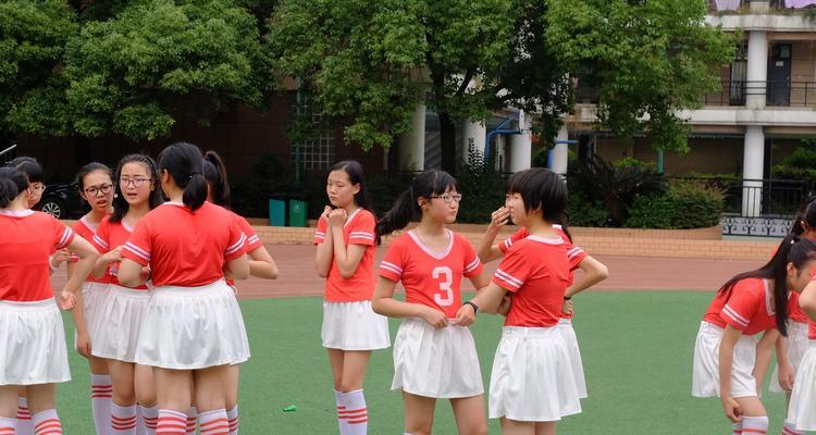 从小学到初中，我们一路同行（小学毕业典礼的感动瞬间）-第1张图片-学作网