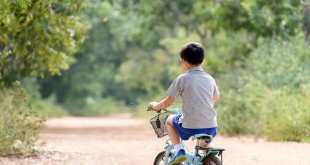 骑车的奇妙旅程——感受自由、快乐和健康（与自然和谐共存的骑行之旅）-第1张图片-学作网