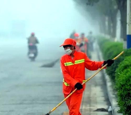 清洁工小王的故事（他为了让城市更美丽，毅然选择了默默奉献）-第2张图片-学作网