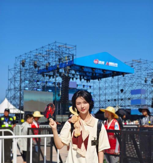 以有意义的表演为主题的小故事（一个热爱音乐的街头艺人和他的音乐梦想）-第1张图片-学作网