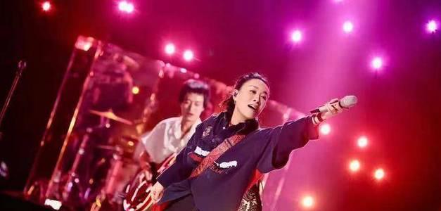 以有意义的表演为主题的小故事（一个热爱音乐的街头艺人和他的音乐梦想）-第3张图片-学作网