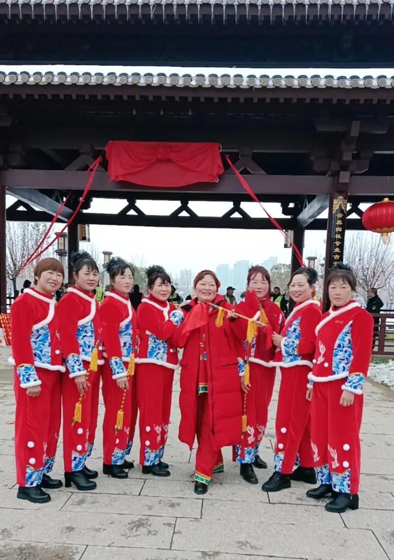 喜气洋洋的婚礼（爱情的甜蜜，喜悦的时刻）-第1张图片-学作网