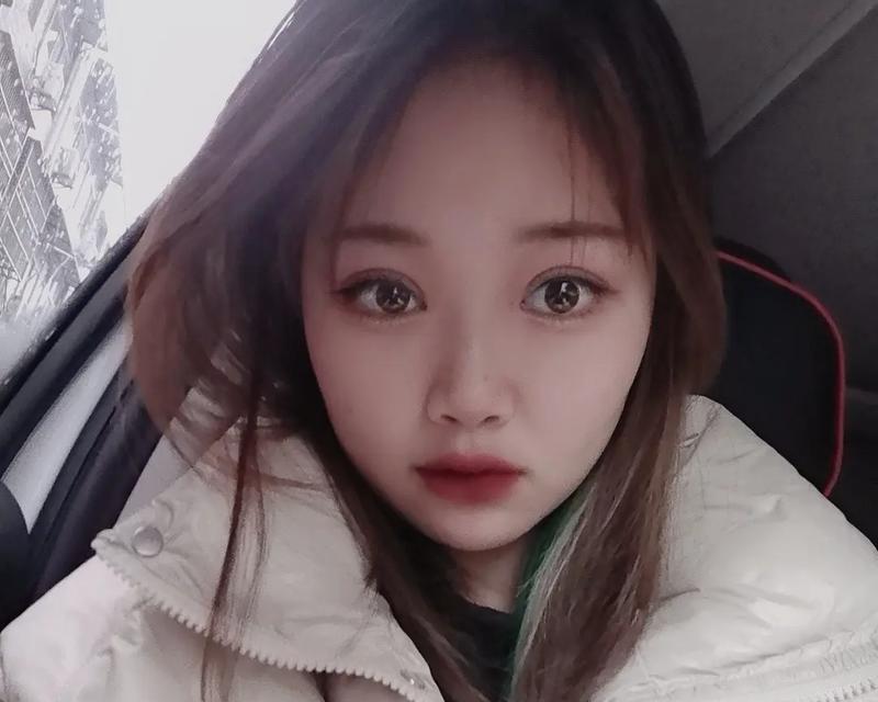 一个孤单的女孩在冬日的午后（一个孤单的女孩在冬日的午后）-第1张图片-学作网