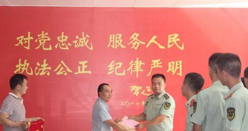 风雨中的英雄（他用爱和勇气，守护着那份坚定的信仰）-第2张图片-学作网