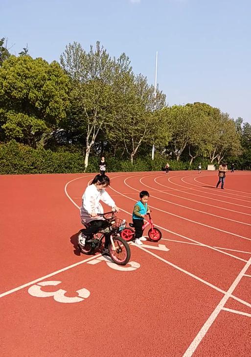 真心面对——一个不愿面对现实的女孩（勇敢地寻找内心，才能找到真正的自我）-第3张图片-学作网