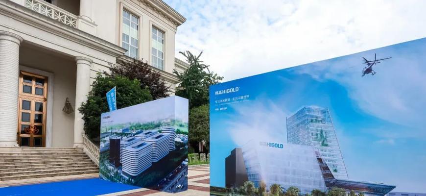 清晨，阳光普照。年轻人李彬急匆匆地赶往新修建的灌溉渠道进行检查和调整。-第1张图片-学作网