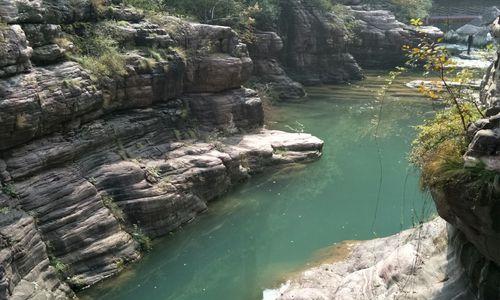 一个人在山峰旅游的历险（一个人在山峰旅游的历险）-第3张图片-学作网