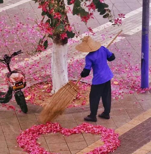 “迈向梦想的第一步”（一个年轻人如何在追寻梦想的道路上坚定前行）-第2张图片-学作网