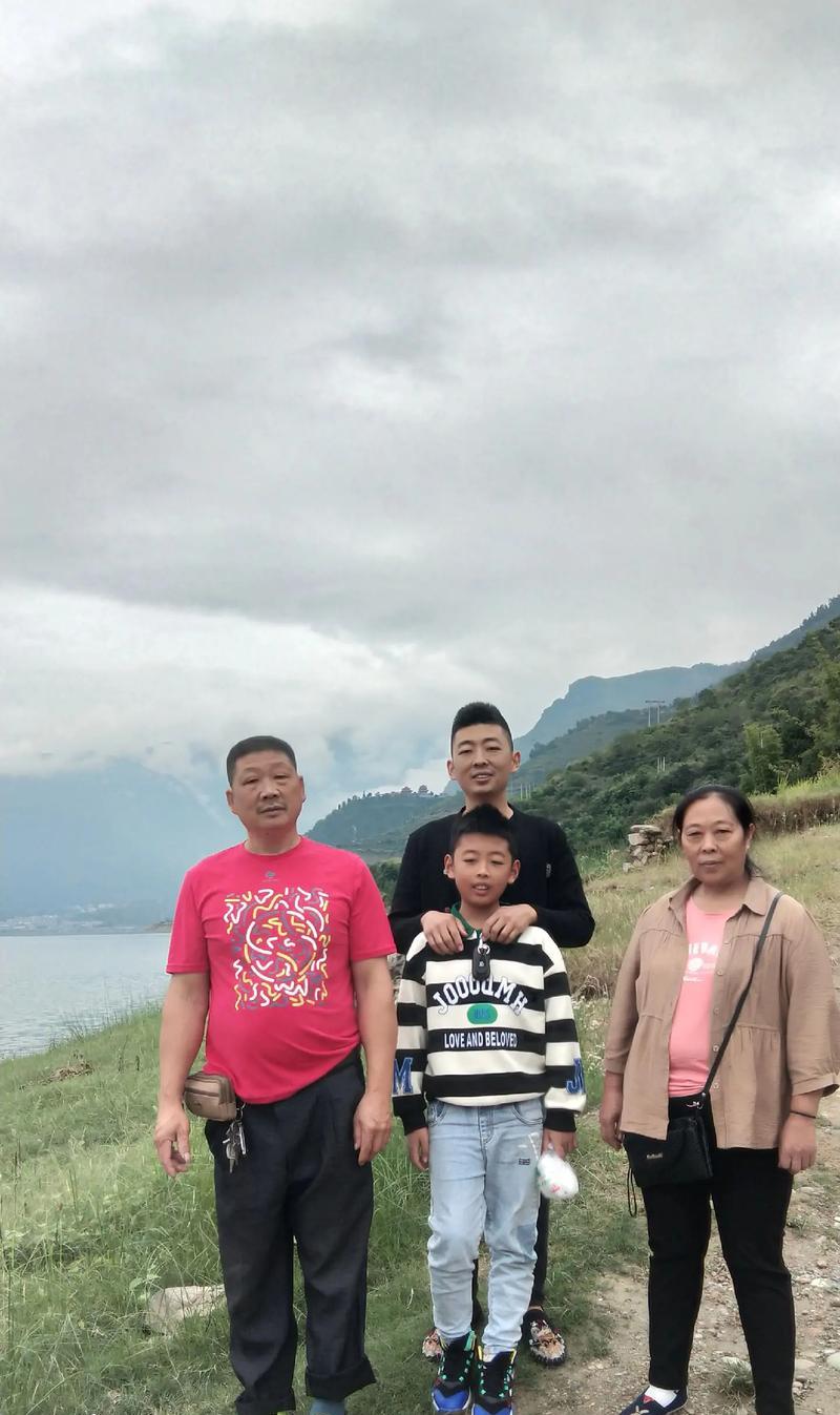 《幸福之路》——一场关于寻找幸福的旅程-第2张图片-学作网