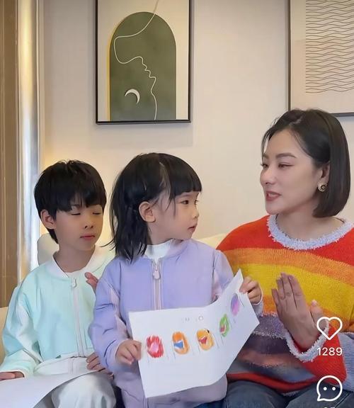 妈妈是个多才多艺的女孩子（一位既是教师、又是画家、厨师和设计师的母亲）-第1张图片-学作网